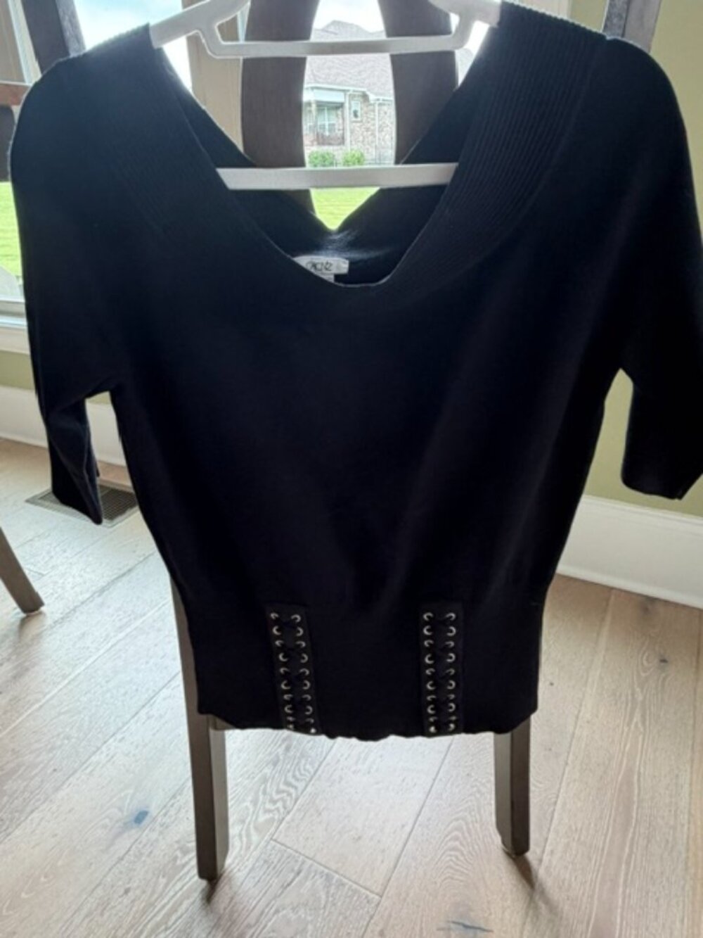 Cache black top size L   --  moving